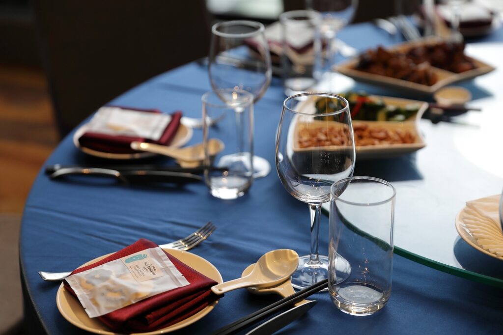 table, table setting, cutlery